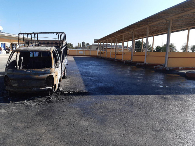 От пожара пострадал грузовой автомобиль марки “Hyundai porter” на территории АГНКС в Наманганской области